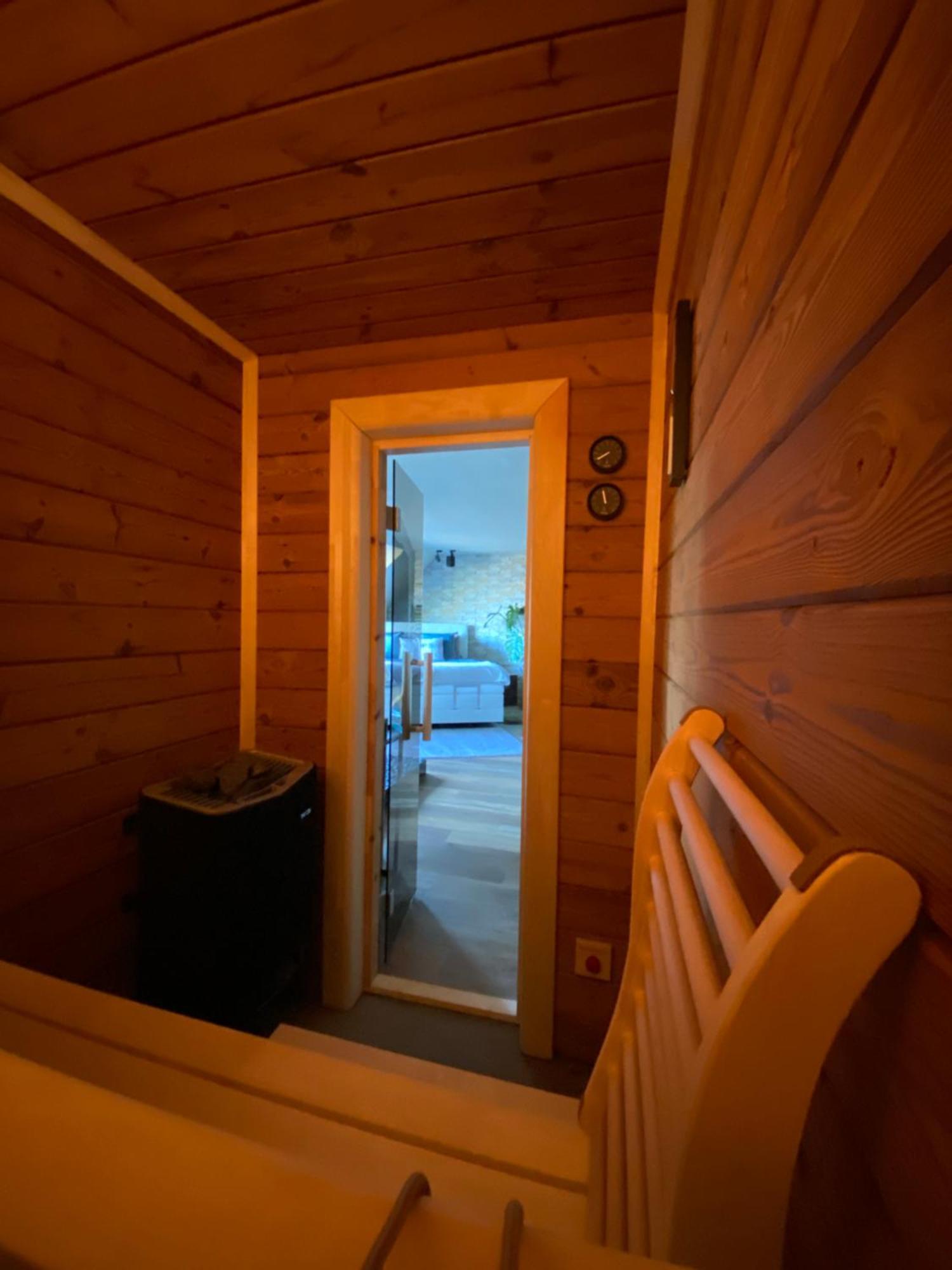 Private Wellness Suiten Mit Whirlpool Essen Exterior foto