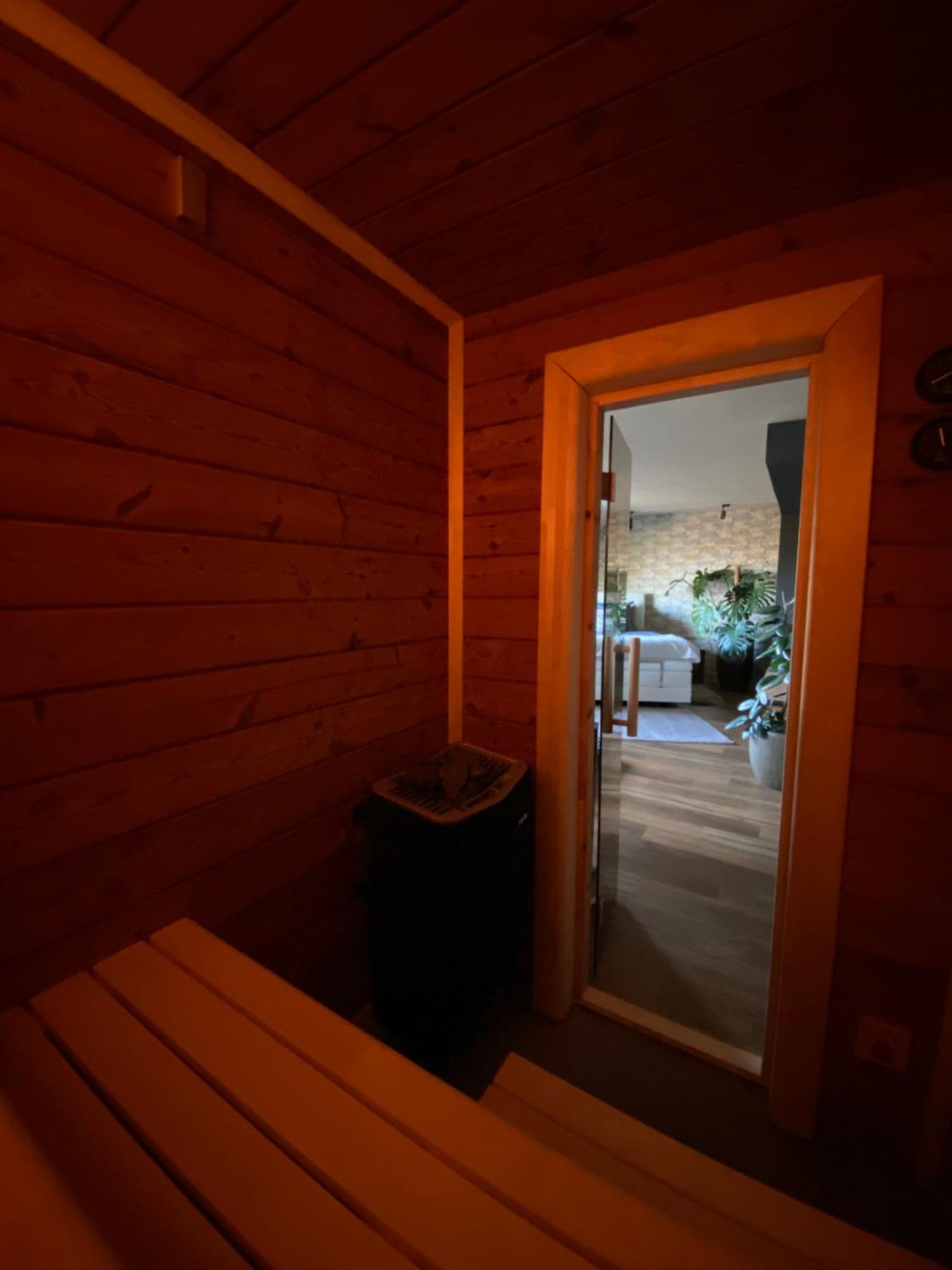 Private Wellness Suiten Mit Whirlpool Essen Exterior foto